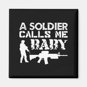 Aimant Un soldat appelle bébé petite amie de l'armée cade