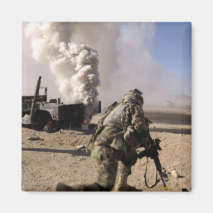 Aimant Un soldat réagit à l'des explos commandés