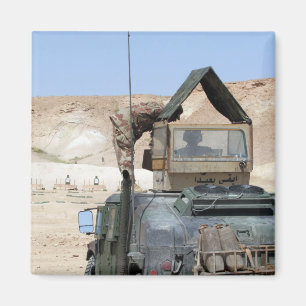 Aimant Un soldiier instruit un soldat irakien d'armée