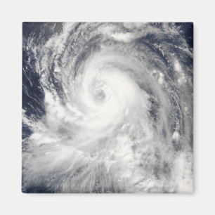 Aimant Un typhon s'attaque à l'île de Mariana dans le nor