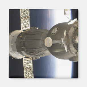 Aimant Un vaisseau spatial de Soyuz backdropped par la