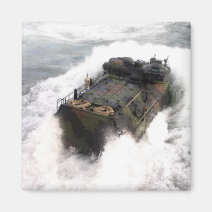 Aimant Un véhicule 2 d'assaut amphibie