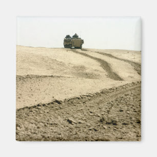 Aimant Un véhicule d'assaut amphibie