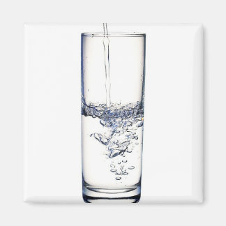 Aimant Un verre d'aimant pour l'eau