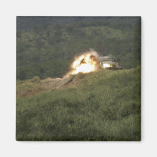 Aimant Une marine marque un coup direct