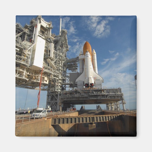 Aimant Une vue Space Shuttle Atlantis sur Launch Pad 39A (Devant)