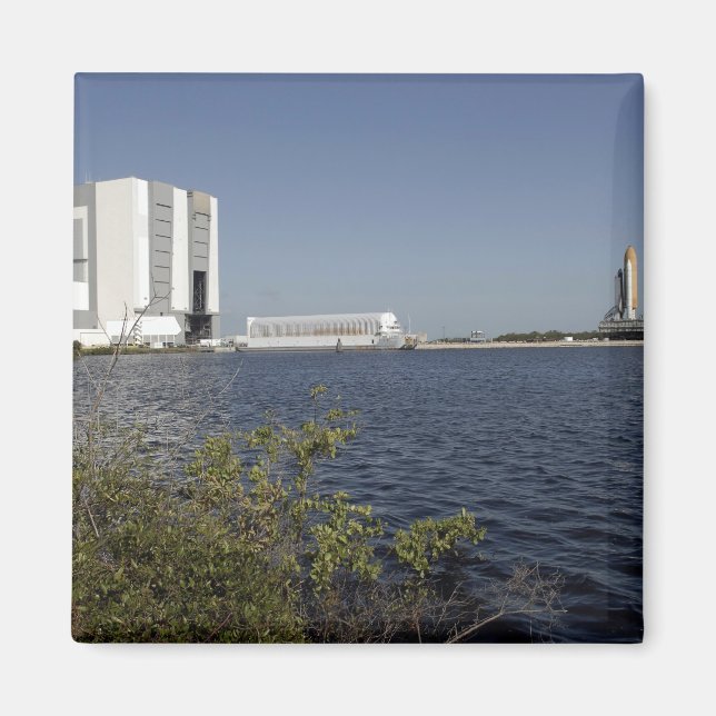 Aimant Vue sur le bassin, navette spatiale Atlantis (Devant)