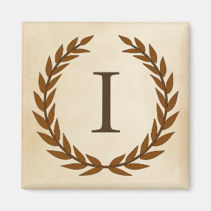 Aimant Wreath Laurel sur le monogramme de parchemin initi