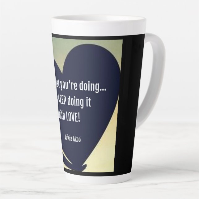 AIMER ce que vous faites Latte Mug (L) - Adiela Ak (Angle droit)