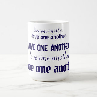 Aimez-vous les uns les autres mug à café
