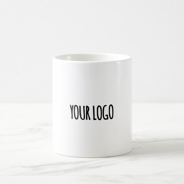ajoutez votre logo dans une tasse de café blanc (Centre)