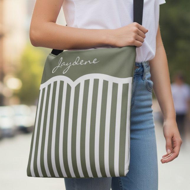 Ajustable Sac Monogrammé à Rayures Vert Olive (White and green stripes meet black hardware for a sleek, travel-ready look. Customize the name area.)