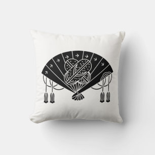 Akita fan throw pillow