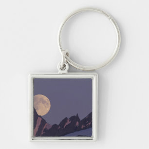 Alaska, Chugach Mountains Full moon rises Keychain