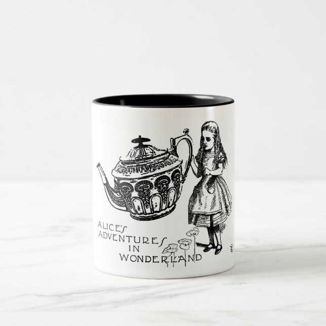 Alice dans la tasse du pays des merveilles (Centre)
