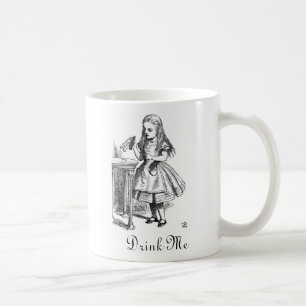 Alice "me boivent" tasse