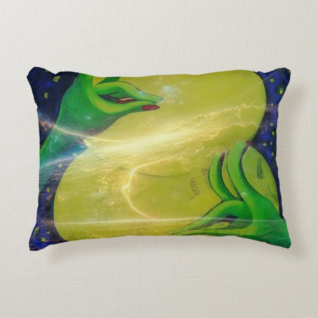 Alien accent pillow (Front)