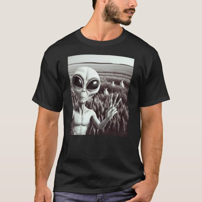 Alien Cat Funny Black and White Selfie UFO Peace S T-Shirt (Front)