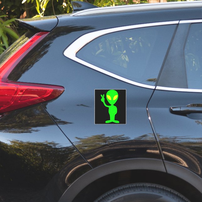 ALIEN FUNNY LITTLE GREEN MAN CAR DECAL STICKER (Car Back)