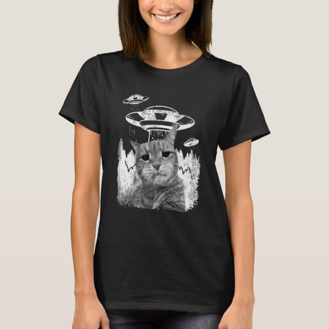 Alien  Grummpy Cat Selfie With Spaceship Behind T-Shirt (Front)