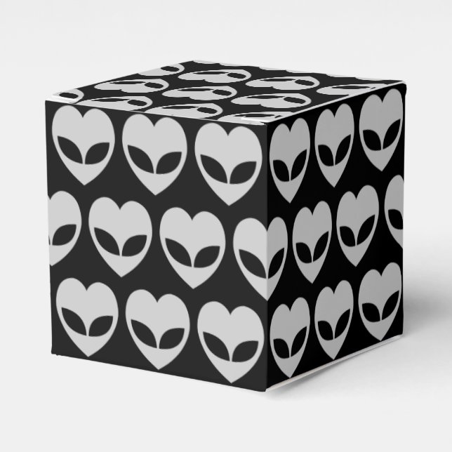 Alien Love Heart Favor Box (Front Side)