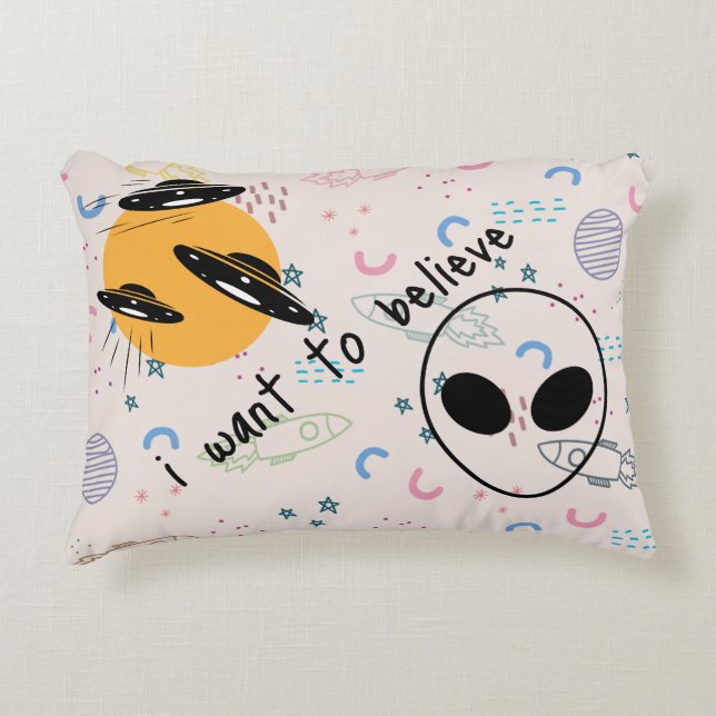 Alien spacecraft throw pillow I want to believe (Front)