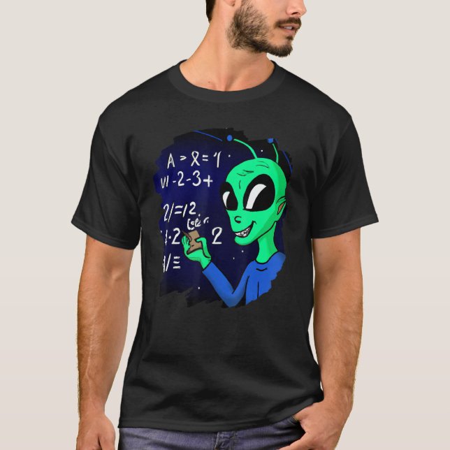 Alien Studying Solving Math Science Physics Equati T-Shirt (Front)