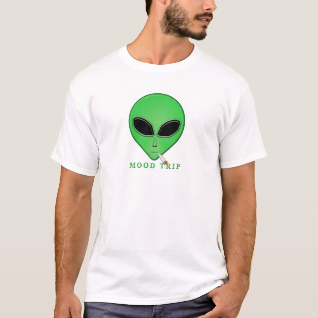 Aliens are smokin! T-Shirt (Front)