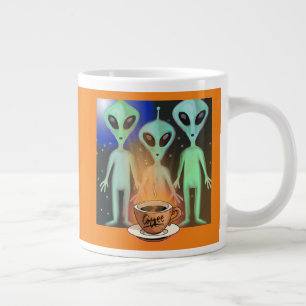 Aliens Curieux d'une tasse de café