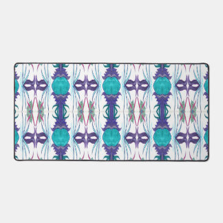 AllureArewa C/M sur un tapis de bureau