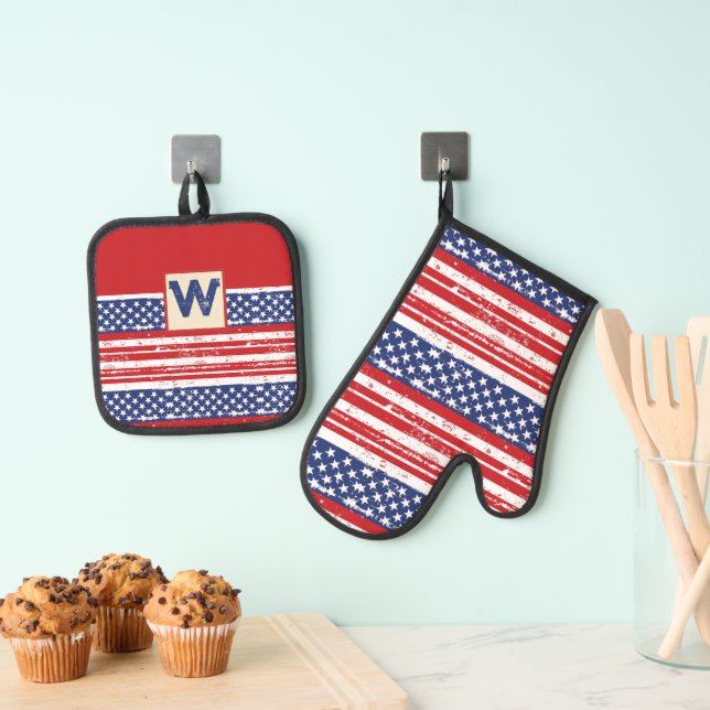 American Flag Pattern Personalized 2 Oven Mitt & Pot Holder Set (Insitu(Hanging))