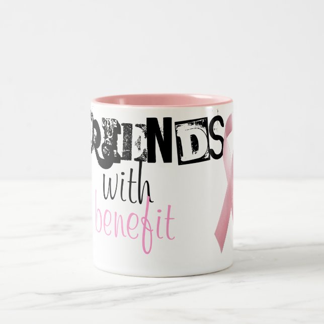 Amis avec la tasse d'avantage (Centre)