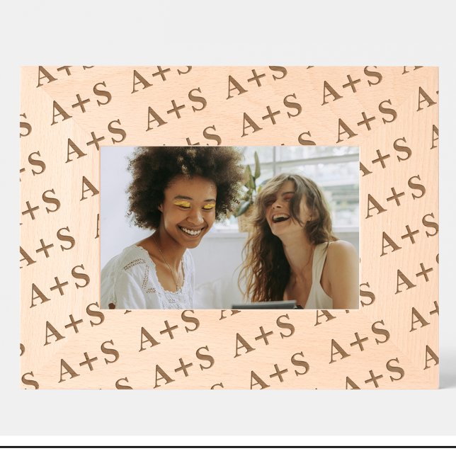 Amis Monogramme Motif Cadre en bois gravé (Créateur téléchargé)