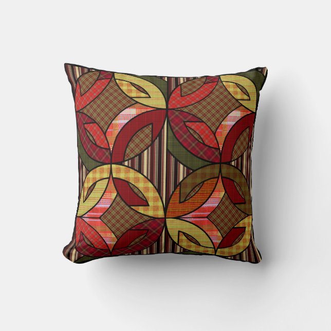 Amish Wedding Ring Quilt Pattern in Fall Colours S Throw Pillow (Front)