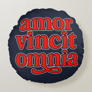 Amor vincit omnia round pillow