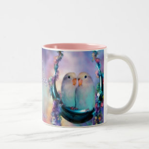 Amour sur une tasse d'oscillation de lune