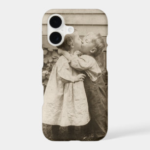 Amour vintage Photo d'enfants s'embrassant dans un