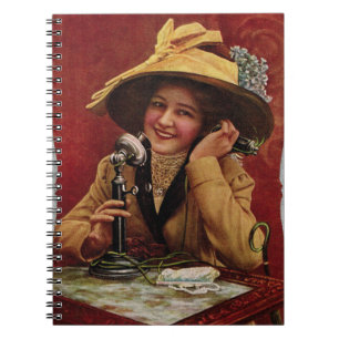 amoureux des années 10 sur un carnet de téléphone