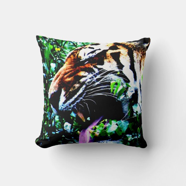Amur Tiger tpcnm Throw Pillow (Front)