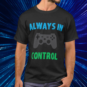 Amusant Joueur coloré toujours en T-shirt de contr