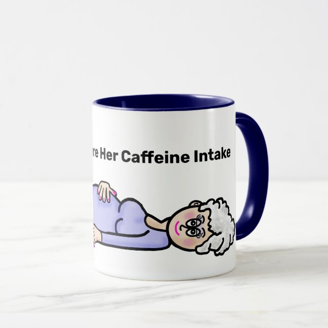 Amusante Grand-mère allongée sur la tasse de café (Devant droit)
