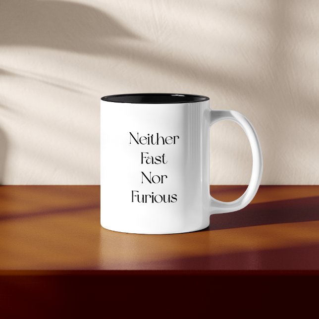 Amusante tasse "ni rapide ni furieuse" (Créateur téléchargé)