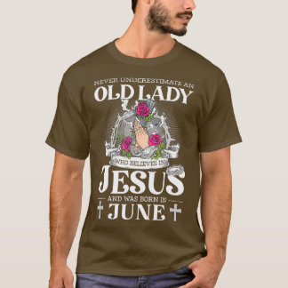 An Old Lady Who Believes In Jesus And Was Born T-Shirt