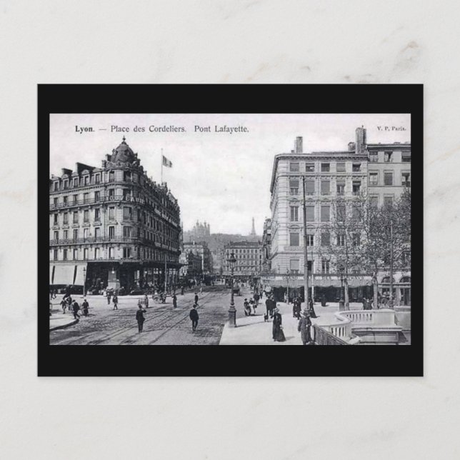 Ancienne carte postale - Lyon, Place des Cordelier (Devant)