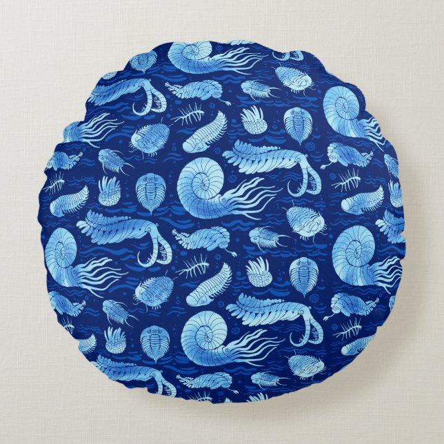 Ancient sea animals: Trilobites, Anomalocaris... Round Pillow (Front)