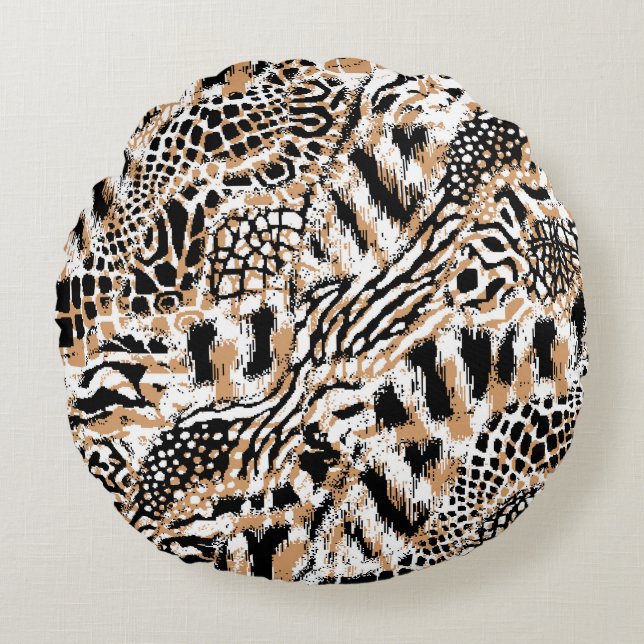 Animal pattern design. Modern leopard pattern desi Round Pillow (Front)