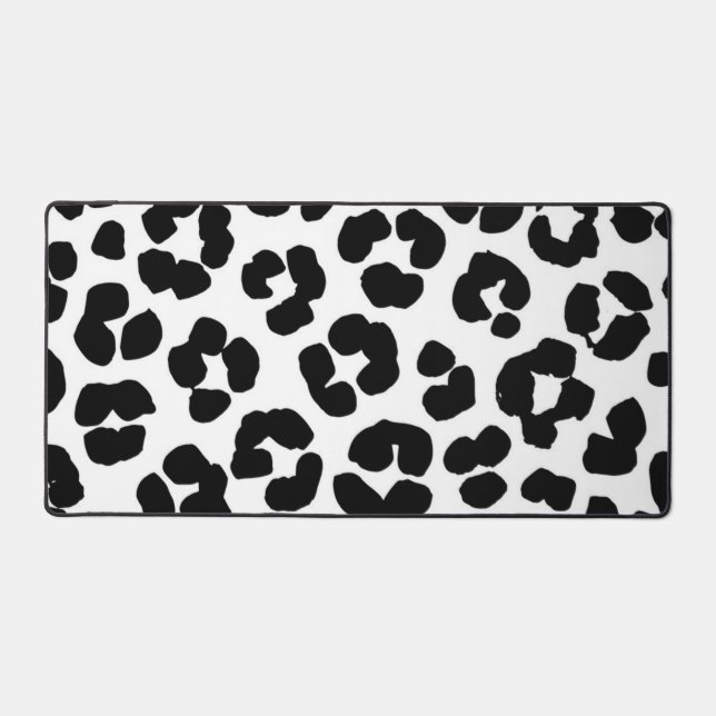 Animal print pattern desk mat (Front)
