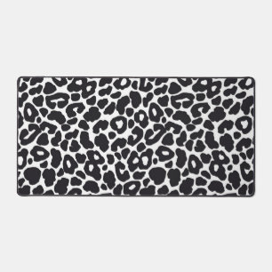 Animal print pattern desk mat