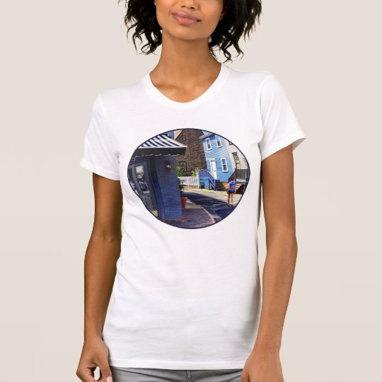 Annapolis MD - Strolling Along Pinkney Street T-Shirt
