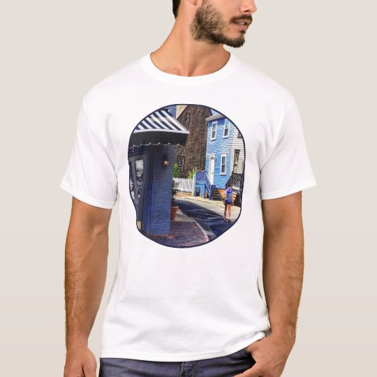 Annapolis MD - Strolling Along Pinkney Street T-Shirt